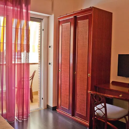 Hotel Rivadoro-spiaggia Ombrellone E Lettini-piscina-parcheggio 3*