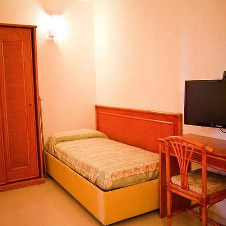 Rivadoro-spiaggia Ombrellone E Lettini-piscina-parcheggio