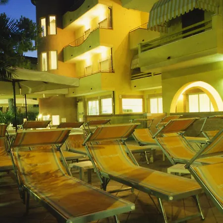 Rivadoro-spiaggia Ombrellone E Lettini-piscina-parcheggio