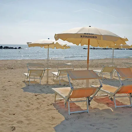 Hotel Rivadoro-spiaggia Ombrellone E Lettini-piscina-parcheggio 3*
