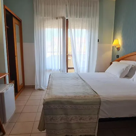 Rivadoro-spiaggia Ombrellone E Lettini-piscina-parcheggio Martinsicuro
