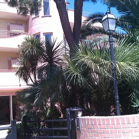 Rivadoro-spiaggia Ombrellone E Lettini-piscina-parcheggio Hotel Martinsicuro