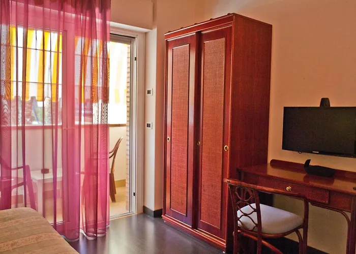 Otel Rivadoro-spiaggia Ombrellone E Lettini-piscina-parcheggio 3*